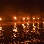 Fuego sobre el agua: Rosario vivió la tradicional Antorchada por el Día del Guardavidas