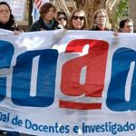 Los docentes universitarios de Rosario se debaten entre hacer paros escalonados o uno directamente por tiempo indeterminado