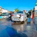 Un patrullero y un auto protagonizan un brusco choque en la esquina de Alberdi y Junín