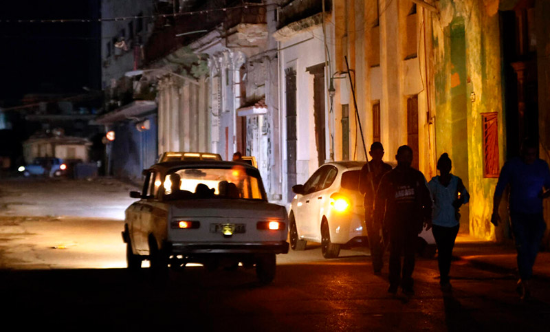 Ante el desabastecimiento de combustible, Cuba cerró hoteles y reubicó a turistas internacionales
