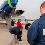 Estados Unidos deportó a palestinos hacia Cisjordania a través de un vuelo privado de un aliado de Trump