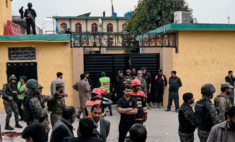 Una explosión en una mezquita de la capital del Paquistán deja 31 muertos y alrededor de 170 heridos