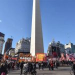 Enfrentamientos y corridas en el Obelisco: manifestantes cortaron la calle contra la reforma laboral y el cierre de Fate