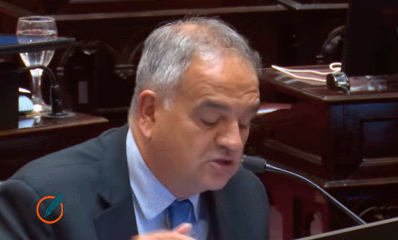 Senador impulsa proyectos para evitar que personas políticamente expuestas accedan al blanqueo