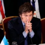 Milei cargó otra vez contra Paolo Rocca y otros industriales: “Gomita Alumínica y Señor Lengua Floja”