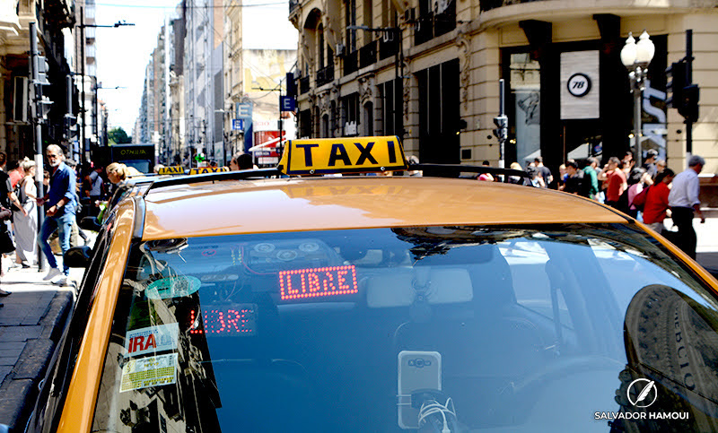 Schmuck sobre el aumento de la tarifa de taxi: «Están cavando su propia tumba»