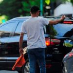 Cuidacoches en Rosario: buscan regular la actividad con iniciativas que se debaten entre la prohibición y el abordaje laboral