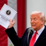 Trump desafía a la Corte norteamericana y volvió a elevar los aranceles hasta el 15%