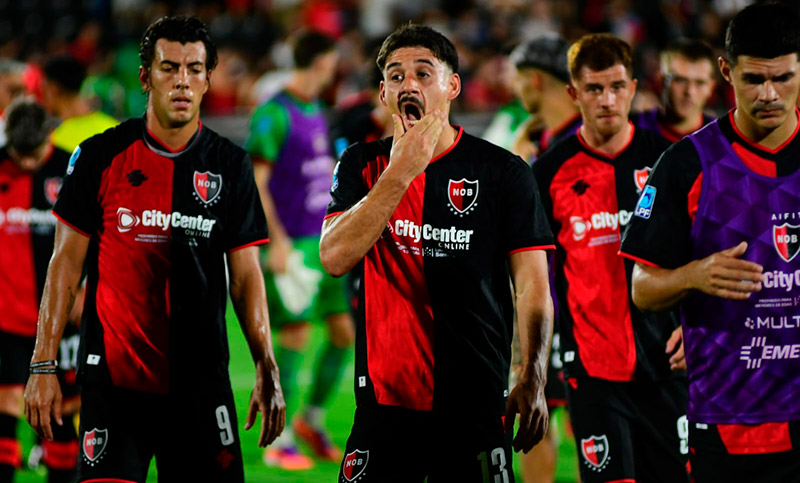 Newell’s jugó mal, reaccionó tarde y perdió 3 a 2 con Defensa en el Coloso
