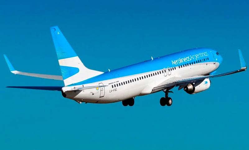 Por el paro del jueves, cientos de turistas argentinos quedaron varados en el aeropuerto de Florianópolis