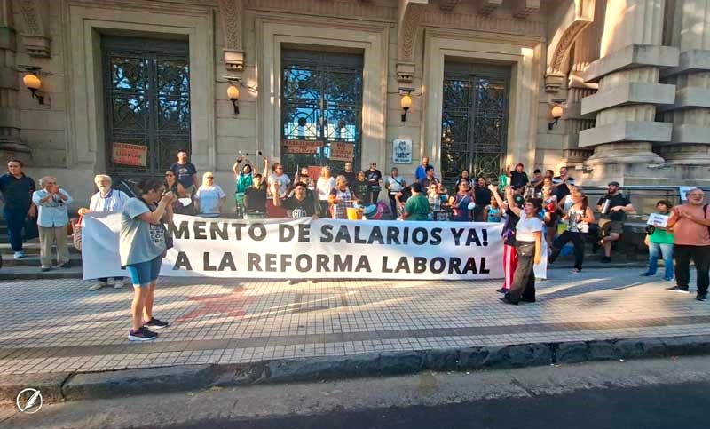 ATE reclamó mejores salarios frente a Gobernación: “En los últimos dos años perdimos diez millones de pesos”