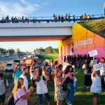 Docentes autoconvocados llevaron su reclamo salarial a la inauguración de la autopista Rosario-Santa Fe