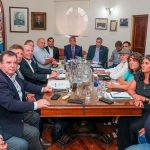 El Gobierno de Santa Fe realizó una oferta de aumento salarial en la paritaria estatal: ¿Cuánto propuso?