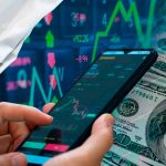 Tras el estallido en Medio Oriente, las bolsas globales operan en rojo y el riesgo país argentino vuelve a los 600 puntos
