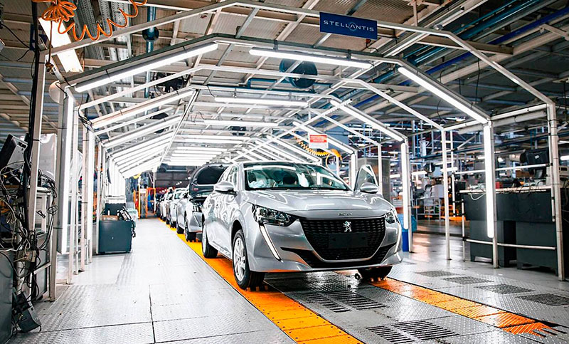 Crisis automotríz: Stellantis reducirá producción en El Palomar y ofrece retiros voluntarios