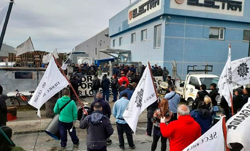 Paro y movilización de UOM en Tierra del Fuego en defensa de los puestos de trabajo en Aires del Sur