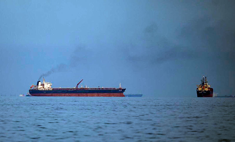 Alerta ambiental en Medio Oriente: petroleros atrapados en el estrecho de Ormuz podrían provocar un desastre ecológico