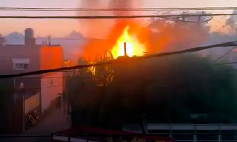 Buenos Aires: incendio en un depósito clandestino de garrafas generó explosiones, pánico, heridos y evacuados