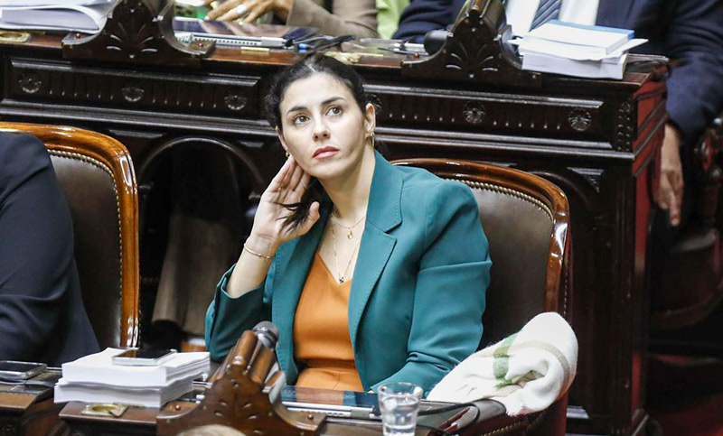 Pagano denunció a Adorni por enriquecimiento ilícito, lo tildó de «corrupto» y reveló que tiene sus gastos de tarjeta