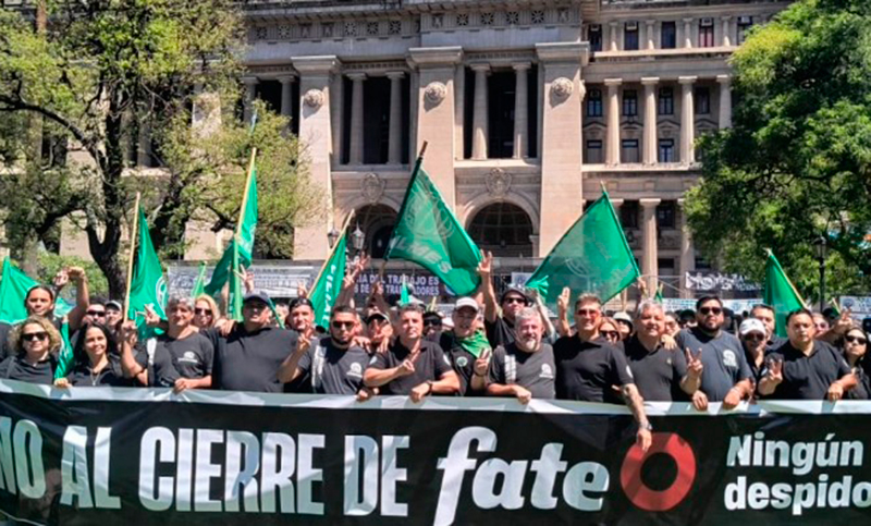 Trabajadores de Fate fueron reprimidos mientras se manifestaban frente a la Secretaría de Trabajo