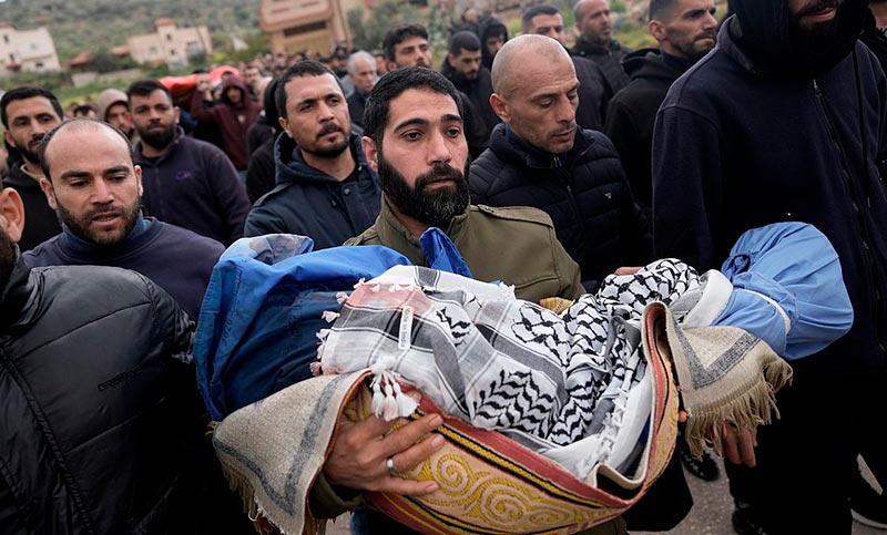 El Ejército israelí asesinó a cuatro miembros de una familia palestina que viajaba en auto por Cisjordania