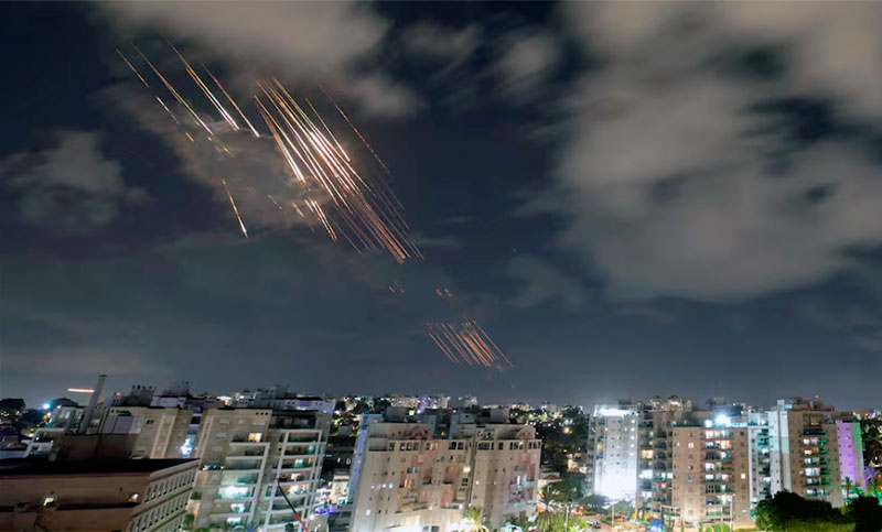 Irán realiza la 55ª ola de ataques contra Israel y promete luchar hasta que Trump advierta que la guerra es «incorrecta»