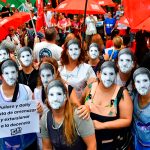 Gremios docentes desmienten los salarios que informó Goity y Amsafe anunció la vuelta de la «carpa blanca»