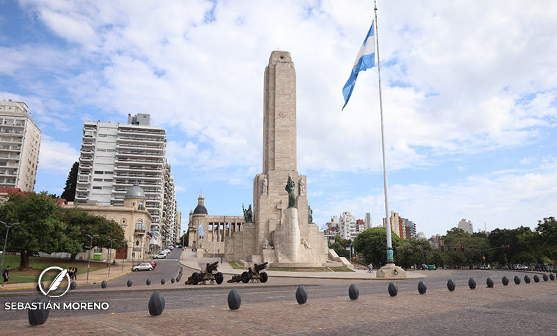 Otra vez se paralizan las obras del Monumento a la Bandera por la falta de pago de Nación