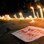 La localidad de San Cristobal homenajeó con velas y carteles a Ian, víctima de la balacera en la escuela