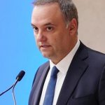 Adorni pidió disculpas, pero solamente por usar la palabra “deslomarse”