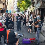 El «Proyecto Natal Rosario» homenajeó a Fito Páez con una acción poética en el día de su cumpleaños