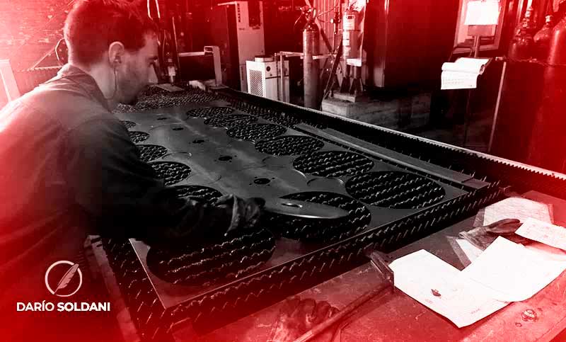 Se agudiza la crisis en la metalurgia: retrocedió 10,3% en febrero y la capacidad instalada perforó el 40%