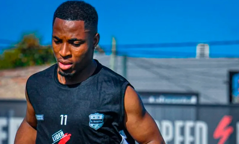 Riestra sumó un refuerzo nigeriano
