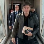 Milei voló a Madrid con una acotada agenda centrada en el Foro Económico y la batalla cultural