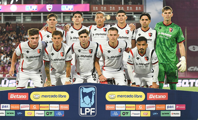Newell’s jugó el peor partido del año y perdió 5 a 0 con Lanús