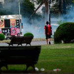 Salida complicada del Coloso: hubo incidentes entre hinchas de Newell’s y la Policía tras el clásico