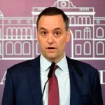 Adorni, contra las cuerdas: allanan tres sucursales de la inmobiliaria vinculada a la compra del departamento en Capital Federal