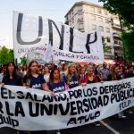 Universidades exigen a Milei cumplir la ley y convocan a una marcha federal