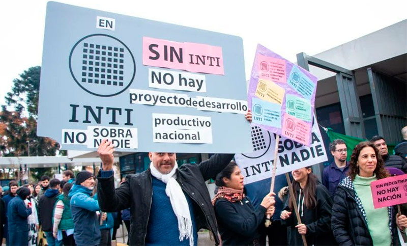 Preocupación por despedidos y represión en el INTI: «Es un golpe muy fuerte a los tarbajadores»