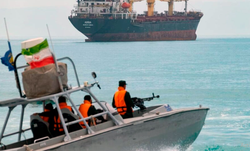 Irán ataca y captura buques en el Estrecho de Ormuz y escala la tensión con Estados Unidos