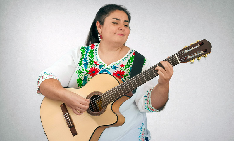 Danza y canto a la madre patria con la “Peña Alancay”, que vuelve a Distrito Siete con Camila Pino