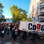 Docentes y estudiantes se movilizaron en Rosario con una Marcha de las Antorchas para exigir financiamiento universitario