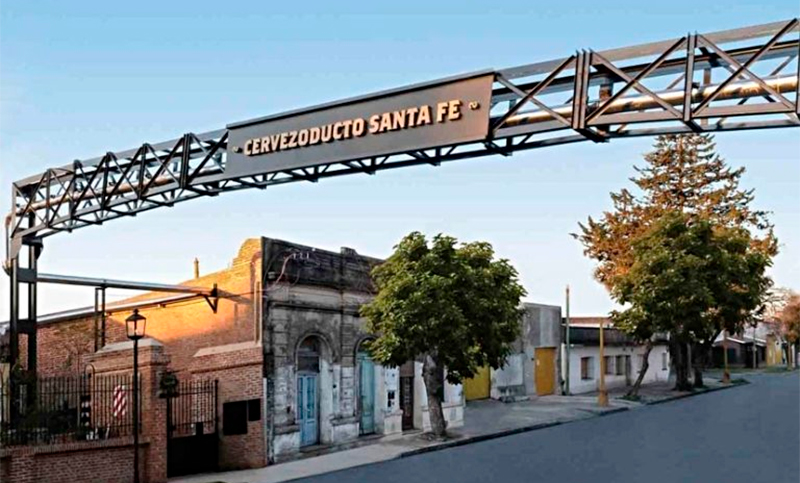 ¿Cerveza gratis de la fábrica al hogar?: sospechan que pincharon el ducto de Santa Fe para hacer una conexión ilegal