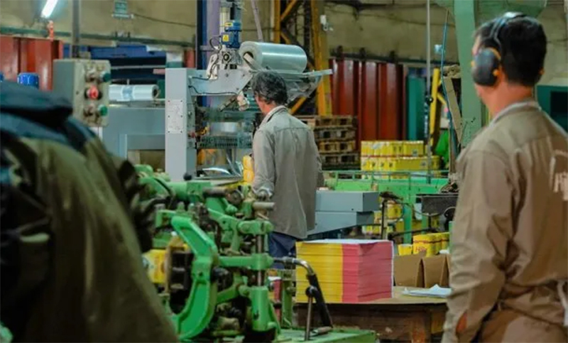 Alerta roja en las fábricas: la industria se desplomó un 12% en el bimestre y se profundiza el deterioro de la matriz productiva nacional