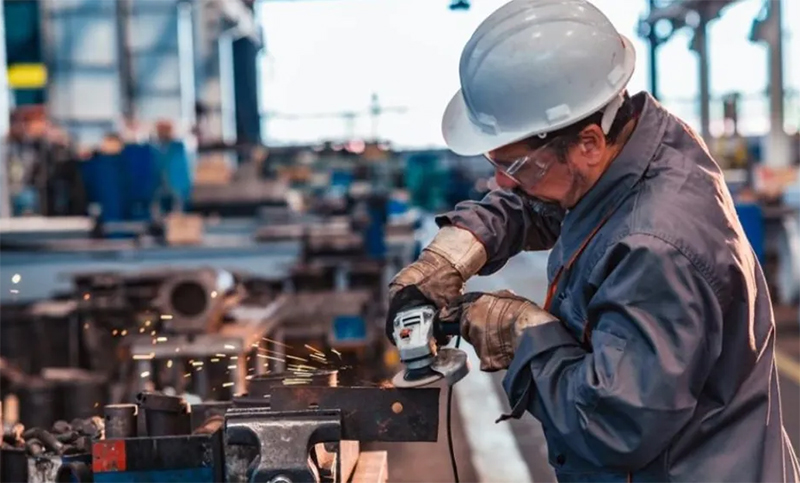 La industria no puede frenar su derrumbe y volvió a caer en febrero