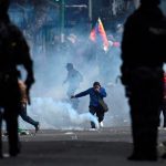 Bolivia: el presidente eliminó los límites al estado de sitio y las Fuerzas Armadas tendrán vía libre en las calles