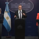 Caputo, en conferencia con Adorni: “Lo de Manuel no impacta, el Riesgo País no baja por el riesgo kuka”