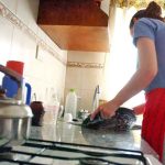 Empleadas domésticas acuerdan una suba del 6,5 % y la actualización de escalas hasta julio