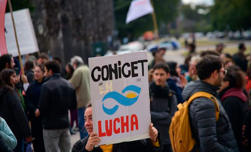 Ajuste a la ciencia: los salarios de los investigadores del Conicet cayeron 40,4% desde la asunción de Milei