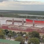 Impactante choque fluvial en el río Paraná